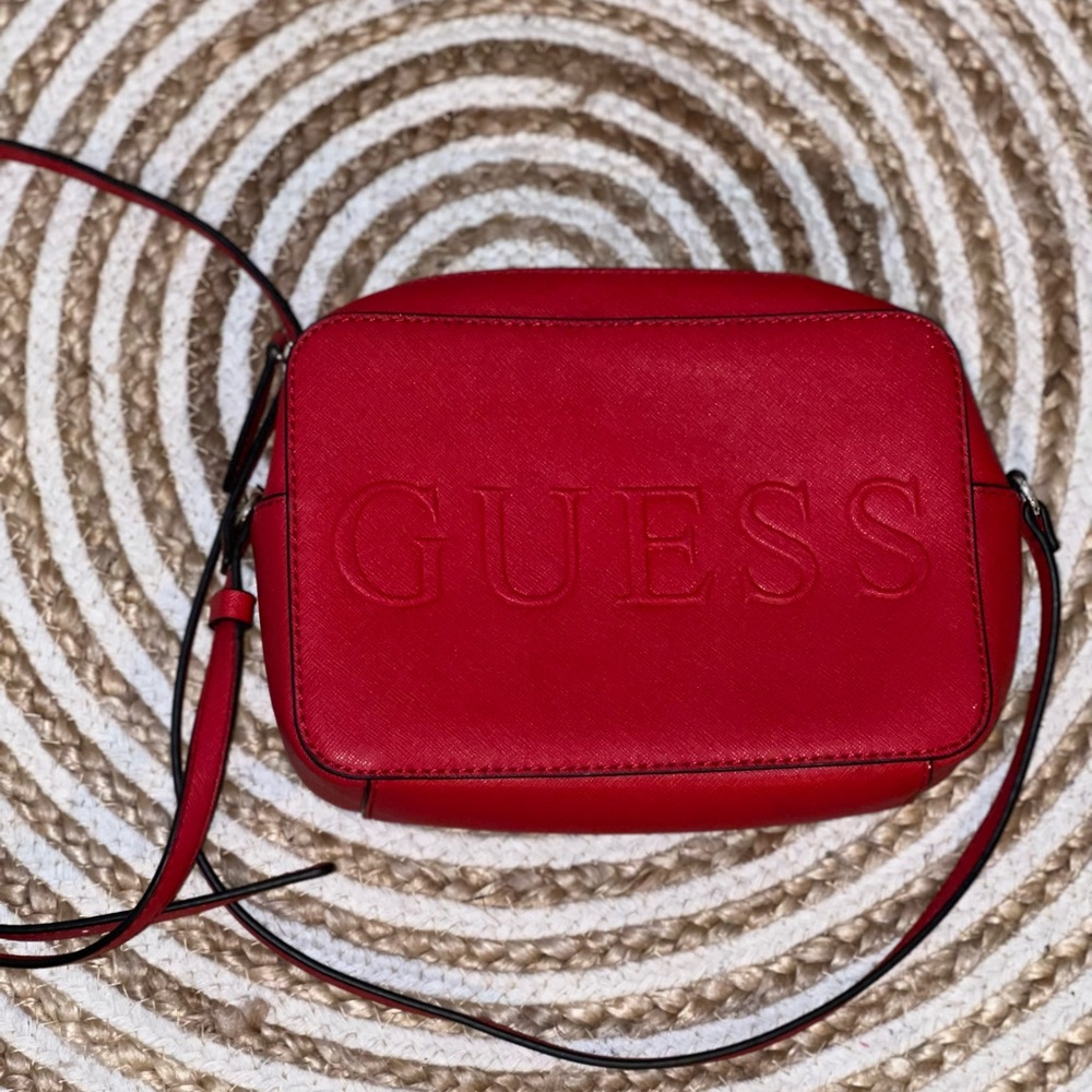 Red Crossbody Guess bag ❤️